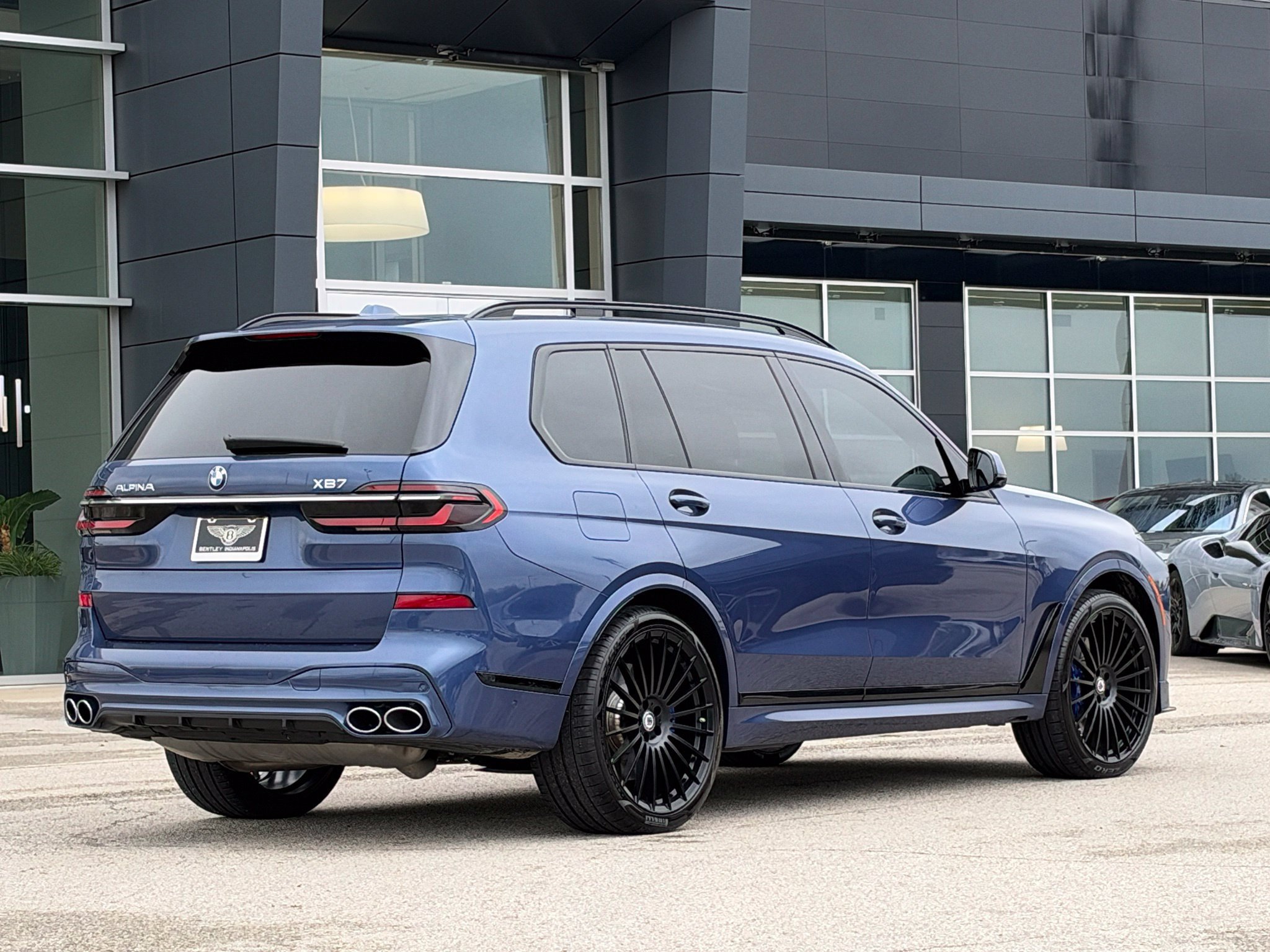 Used 2025 BMW ALPINA XB7 AWD/4WD image 3