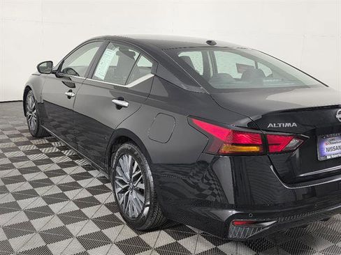 Used 2024 Nissan Altima 2.5 SV FWD image 6