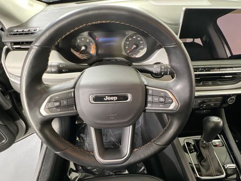 Used 2022 Jeep Compass Limited AWD/4WD image 11