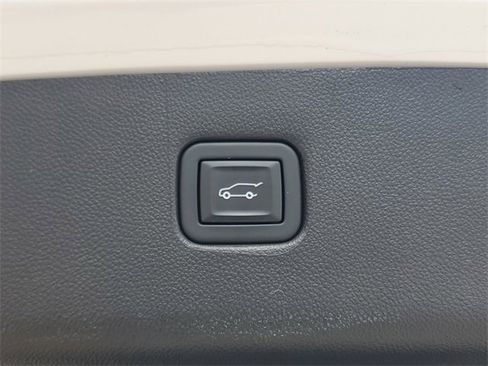 Certified 2021 Chevrolet Blazer Premier w/ Driver Confidence II Package image 11