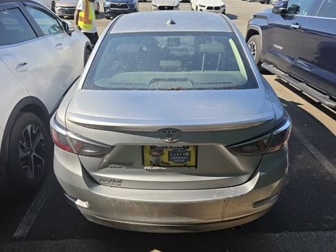 Used 2019 Toyota Yaris LE FWD image 4