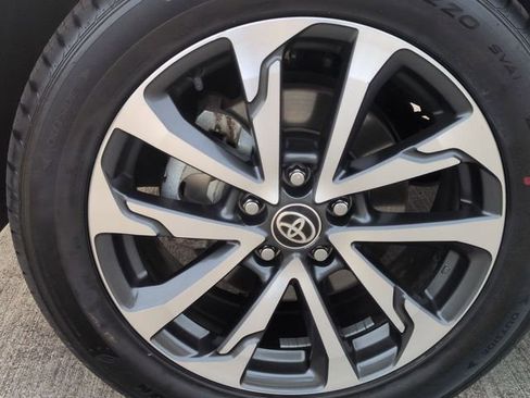 Used 2023 Toyota Corolla Cross XLE image 10