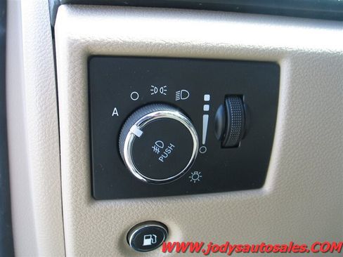 Used 2019 Jeep Grand Cherokee Laredo AWD/4WD image 6