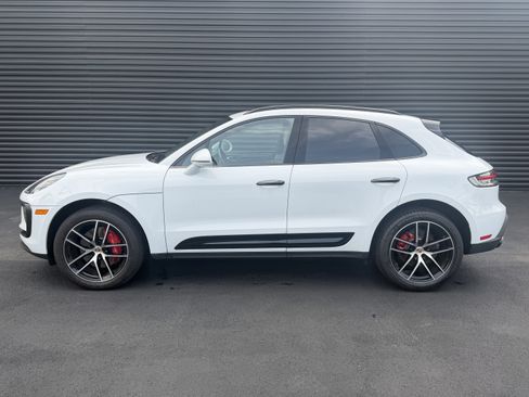 Certified 2022 Porsche Macan S AWD/4WD image 2