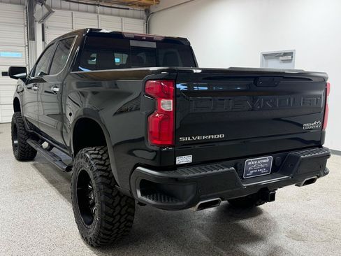 Used 2019 Chevrolet Silverado 1500 High Country w/ Technology Package AWD/4WD image 2