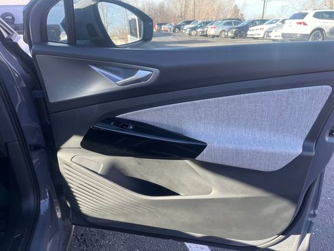 Used 2023 Volkswagen ID.4 Pro image 11