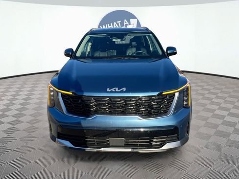 Certified 2025 Kia Sorento EX image 2