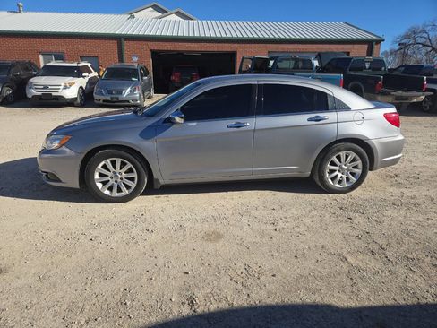 Used 2014 Chrysler 200 Limited image 5