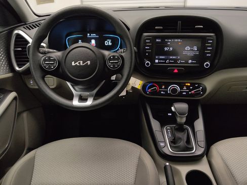 Used 2025 Kia Soul LX image 22