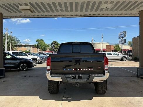 Used 2017 Toyota Tacoma SR5 w/ Tow Package RWD image 6