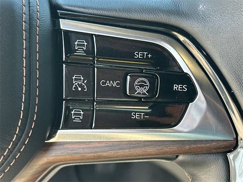 Used 2022 Jeep Grand Cherokee L Summit w/ Luxury Tech Group V image 54