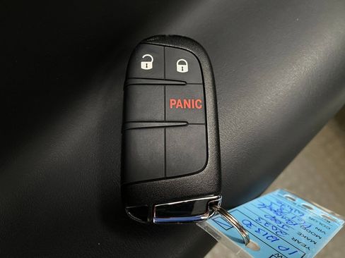 Used 2023 Jeep Renegade Latitude AWD/4WD image 31