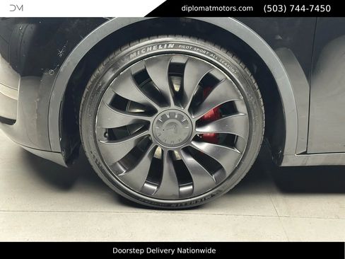 Used 2022 Tesla Model Y Performance image 34