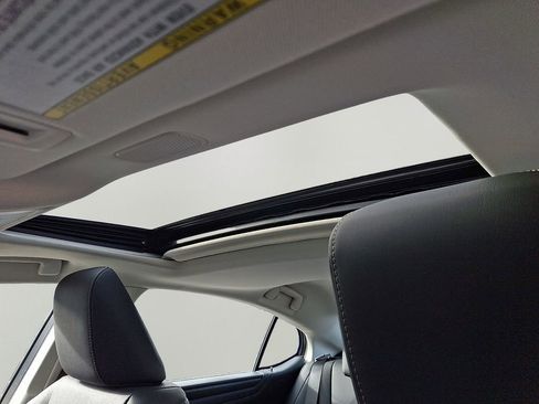 Used 2024 Lexus ES 350 w/ Premium Package image 15