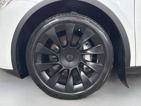 Used 2023 Tesla Model Y Long Range AWD/4WD image 31