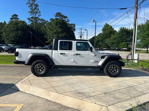 Used 2024 Jeep Gladiator Rubicon w/ Convenience Group AWD/4WD image 4
