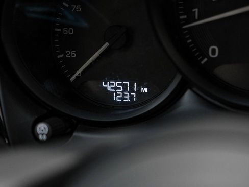 Used 2022 Porsche Macan image 16