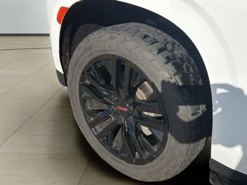 Used 2021 GMC Yukon XL SLT w/ SLT Premium Package AWD/4WD image 13