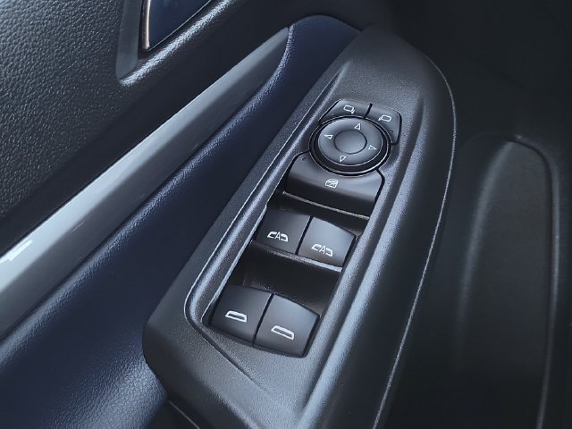 Used 2022 Chevrolet Bolt EUV Premier w/ Sun & Sound Package FWD image 21
