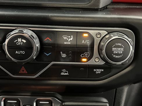 Used 2022 Jeep Wrangler Unlimited Rubicon w/ Cold Weather Group AWD/4WD image 49