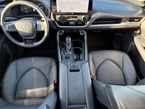 Used 2025 Toyota Grand Highlander FWD image 11