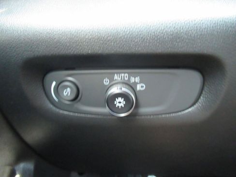 Certified 2023 Chevrolet Traverse Premier FWD image 21