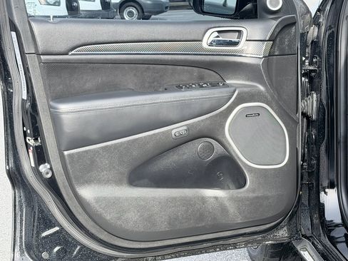 Used 2019 Jeep Grand Cherokee SRT image 32