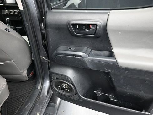 Used 2018 Toyota Tacoma SR w/ SR Convenience Package RWD image 19