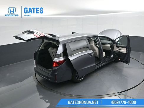 New 2026 Honda Odyssey Touring image 64