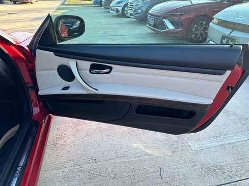 Used 2013 BMW 328i Convertible image 12