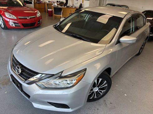 Used 2016 Nissan Altima 2.5 S w/ Power Driver Seat Package FWD image 6