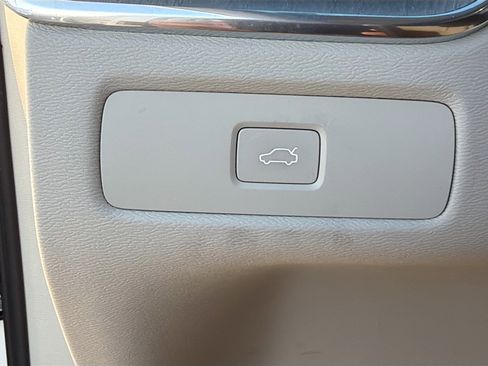 Used 2025 Volvo XC60 B5 Ultra w/ Climate Package image 35