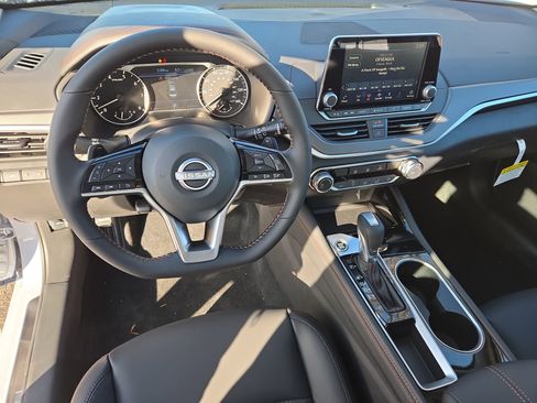 New 2025 Nissan Altima 2.5 SR image 31