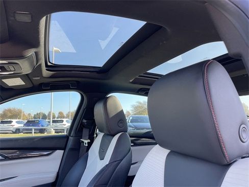 Used 2026 Cadillac CT5 V w/ Technology Package image 25