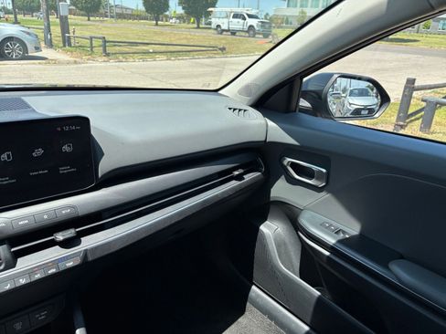 Used 2025 Kia K4 FWD image 34