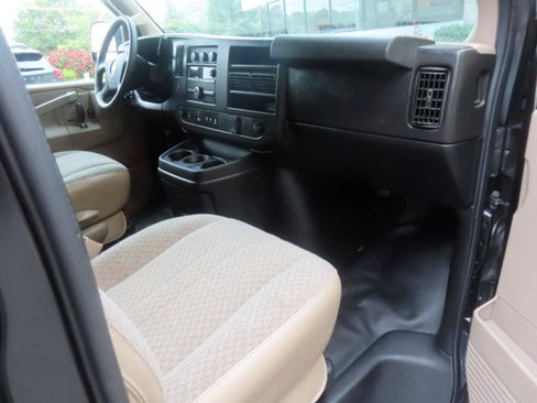 Used 2020 Chevrolet Express 3500 RWD image 10