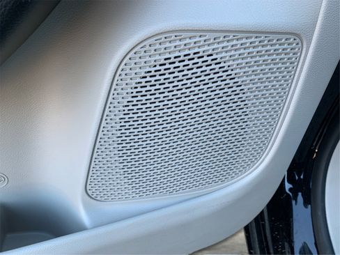 Used 2024 Chrysler Pacifica Touring-L image 28