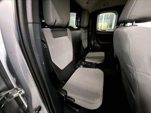 Used 2018 Toyota Tacoma SR5 image 16