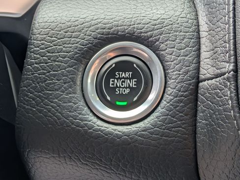 Used 2021 GMC Yukon XL Denali w/ Denali Premium Package AWD/4WD image 18
