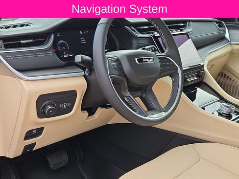 Used 2025 Jeep Grand Cherokee L Limited RWD image 13