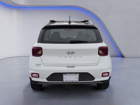 Certified 2025 Hyundai Venue Limited image 8