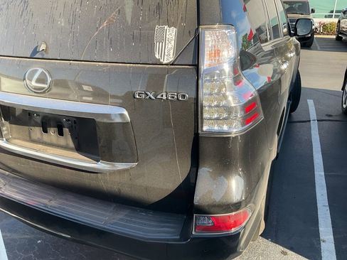 Used 2020 Lexus GX 460 Premium w/ Premium Package image 8