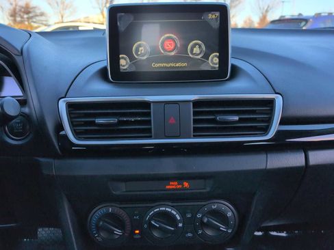 Used 2015 MAZDA MAZDA3 i Sport image 28