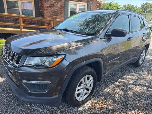 Used 2018 Jeep Compass Sport w/ Tech Group FWD image 7