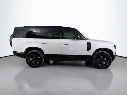 New 2026 Land Rover Defender 130 X-Dynamic SE AWD/4WD image 4