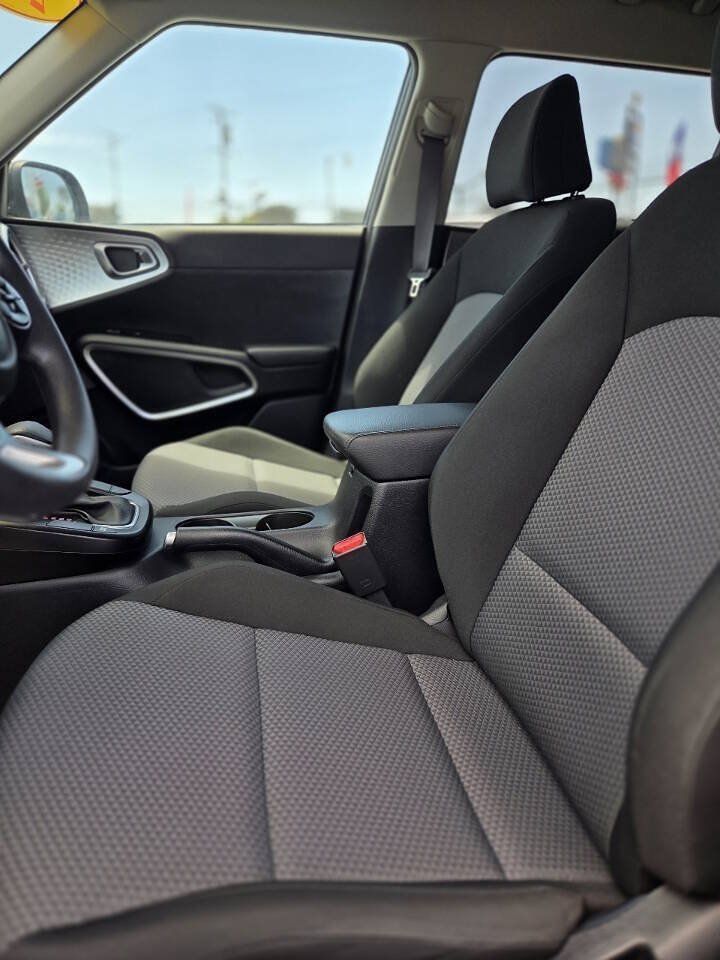 Used 2022 Kia Soul LX FWD image 24