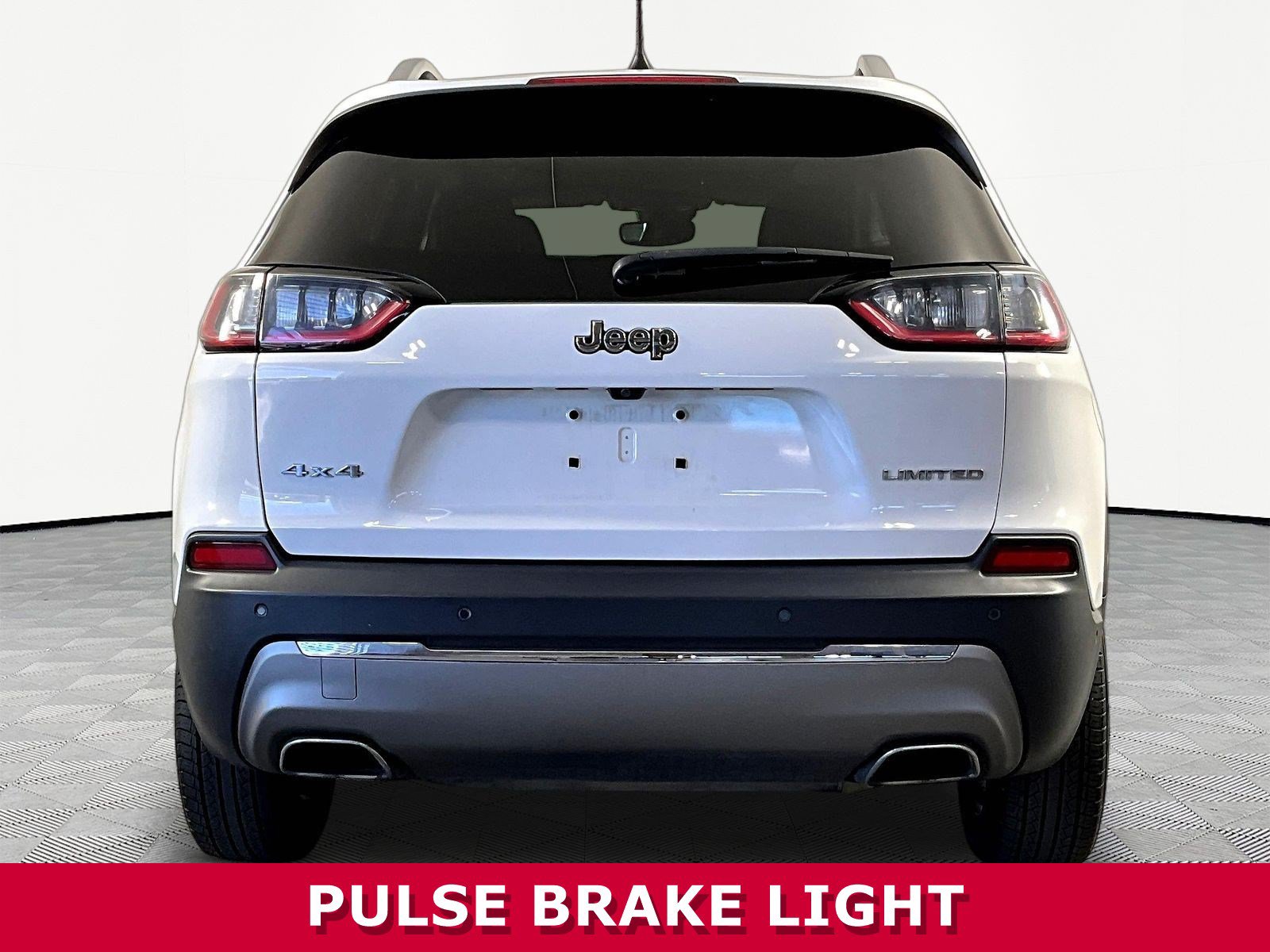 Used 2019 Jeep Cherokee Limited w/ Luxury Group AWD/4WD image 5