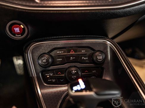 Used 2015 Dodge Challenger SRT image 26