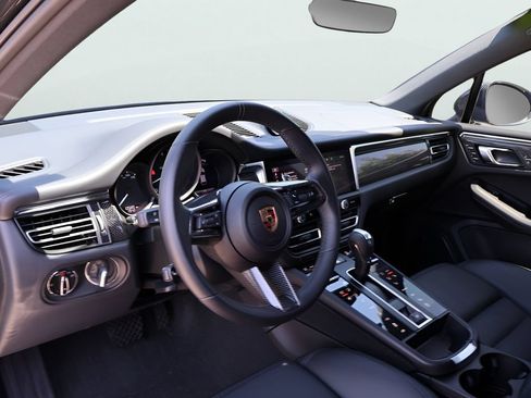Certified 2025 Porsche Macan GTS AWD/4WD image 4