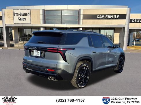 Used 2024 Chevrolet Traverse LT w/ Midnight/Sport Edition FWD image 2